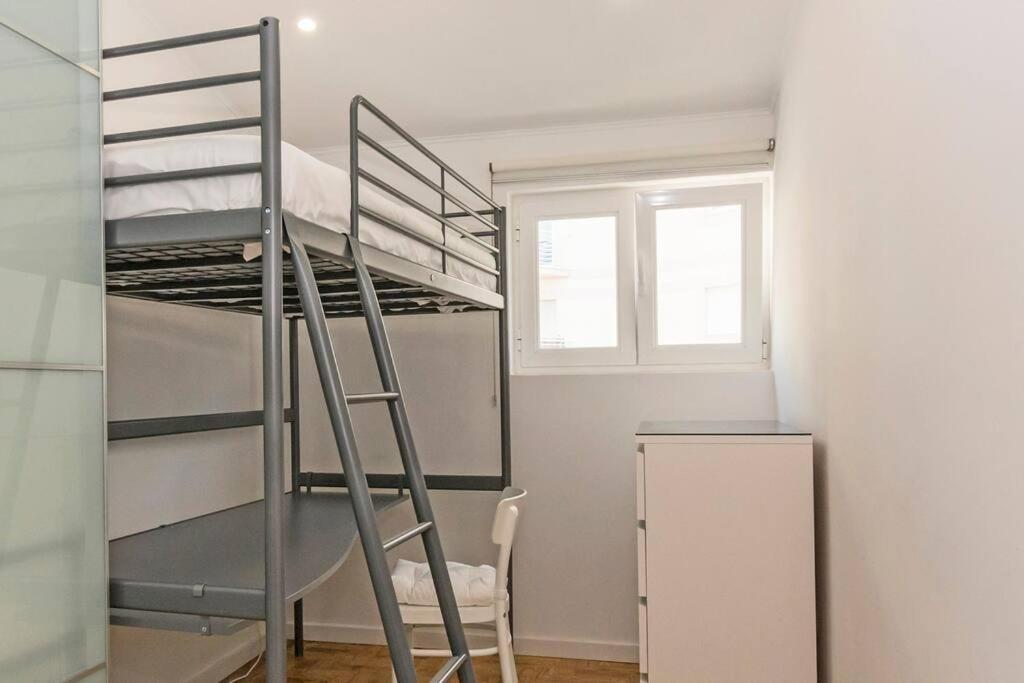 Apartment Near The Beach With Big Terrace Setúbal Extérieur photo